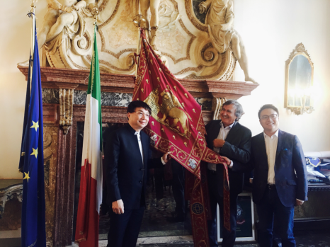 威尼斯市长布鲁加洛（Luigi-Brugnaro）亲自接见光大一行